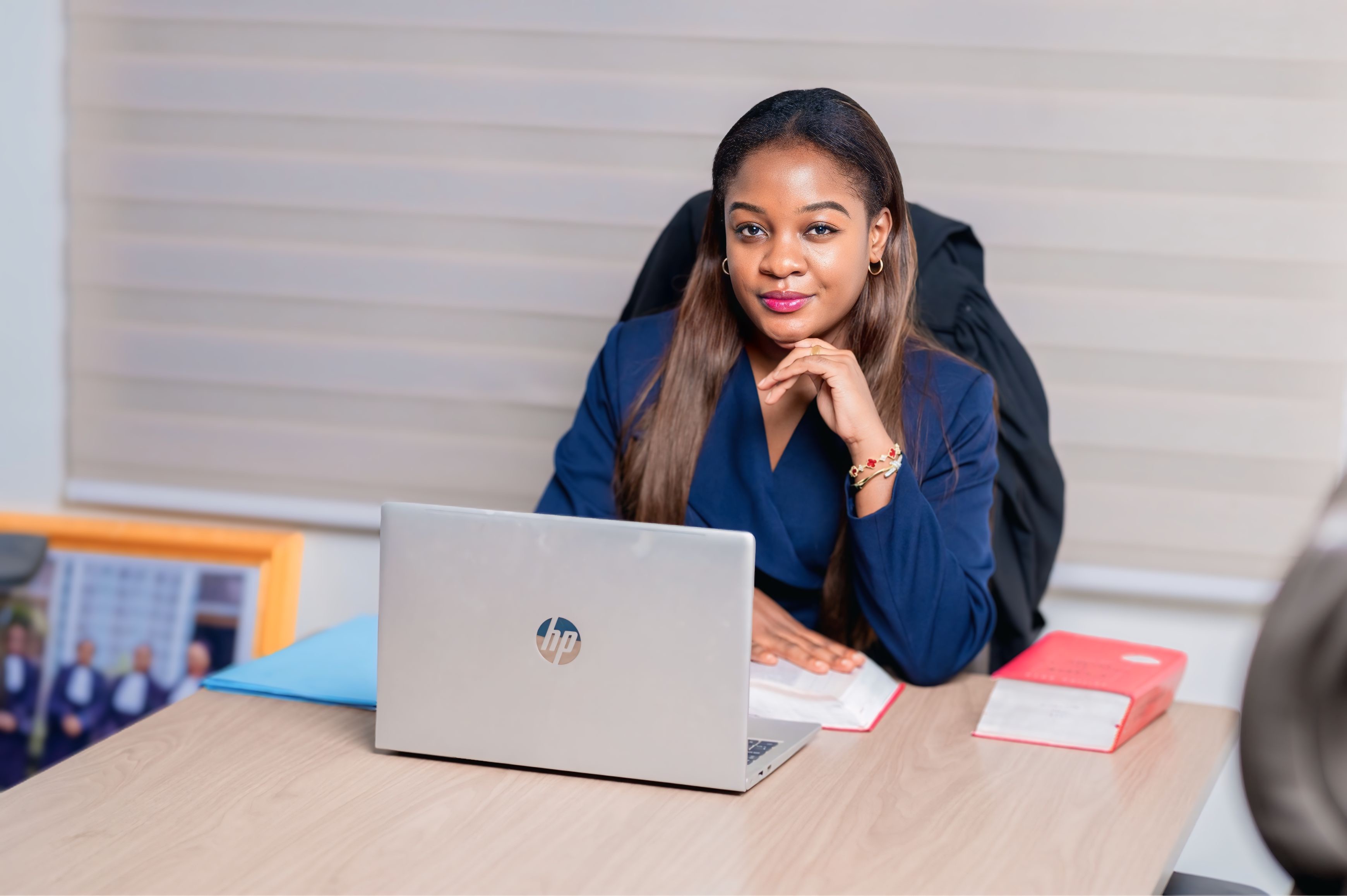Maître Linda Kangamina à son bureau